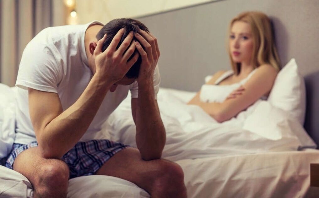 un homme avec une puissance réduite en raison d'une prostatite